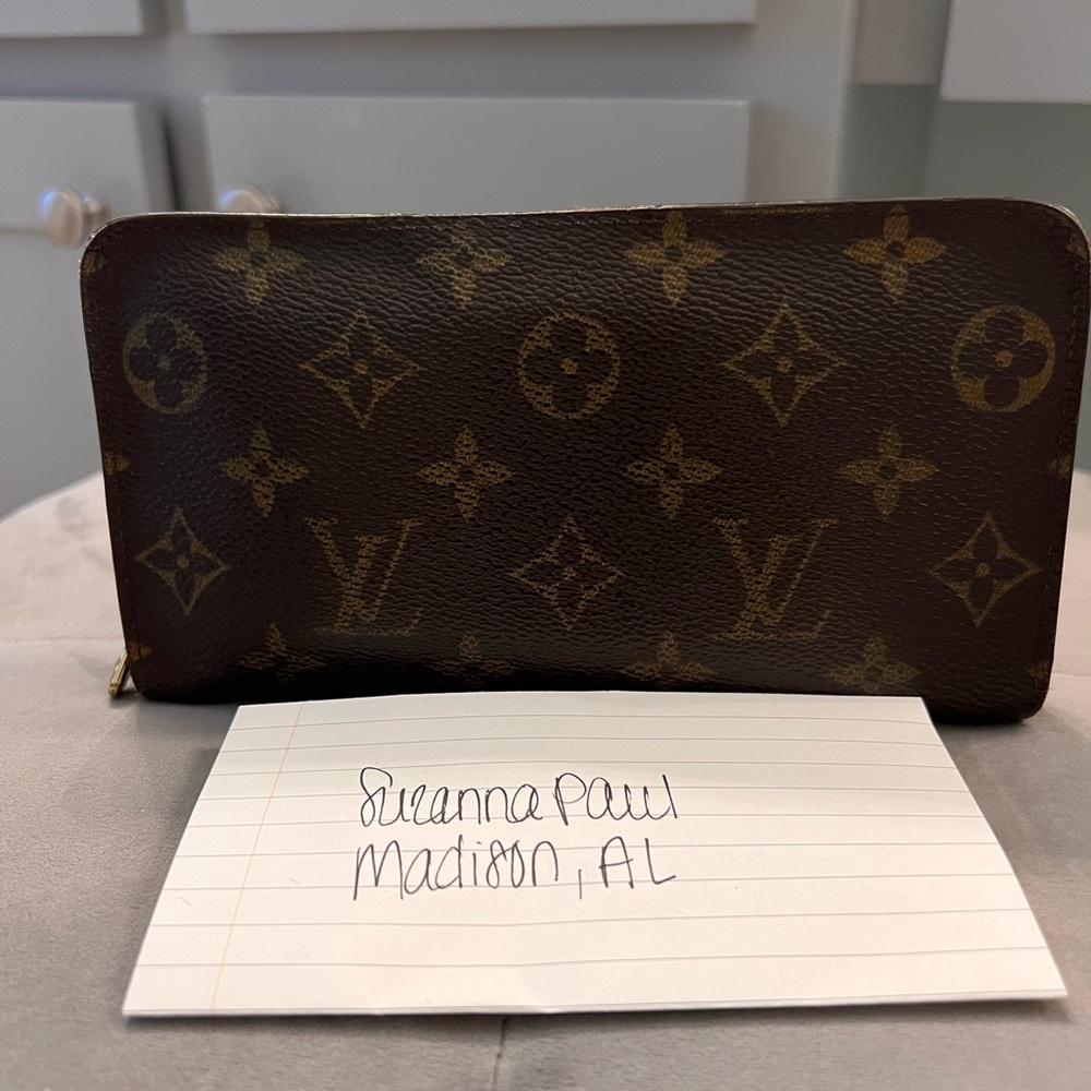 Louis Vuitton zippy wallet